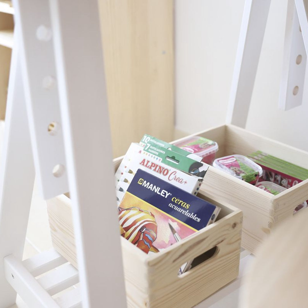 Astigarraga Kit Line Höhenverstellbarer Holzbock Archi Tec Weiß mit Holzkisten und Büchern