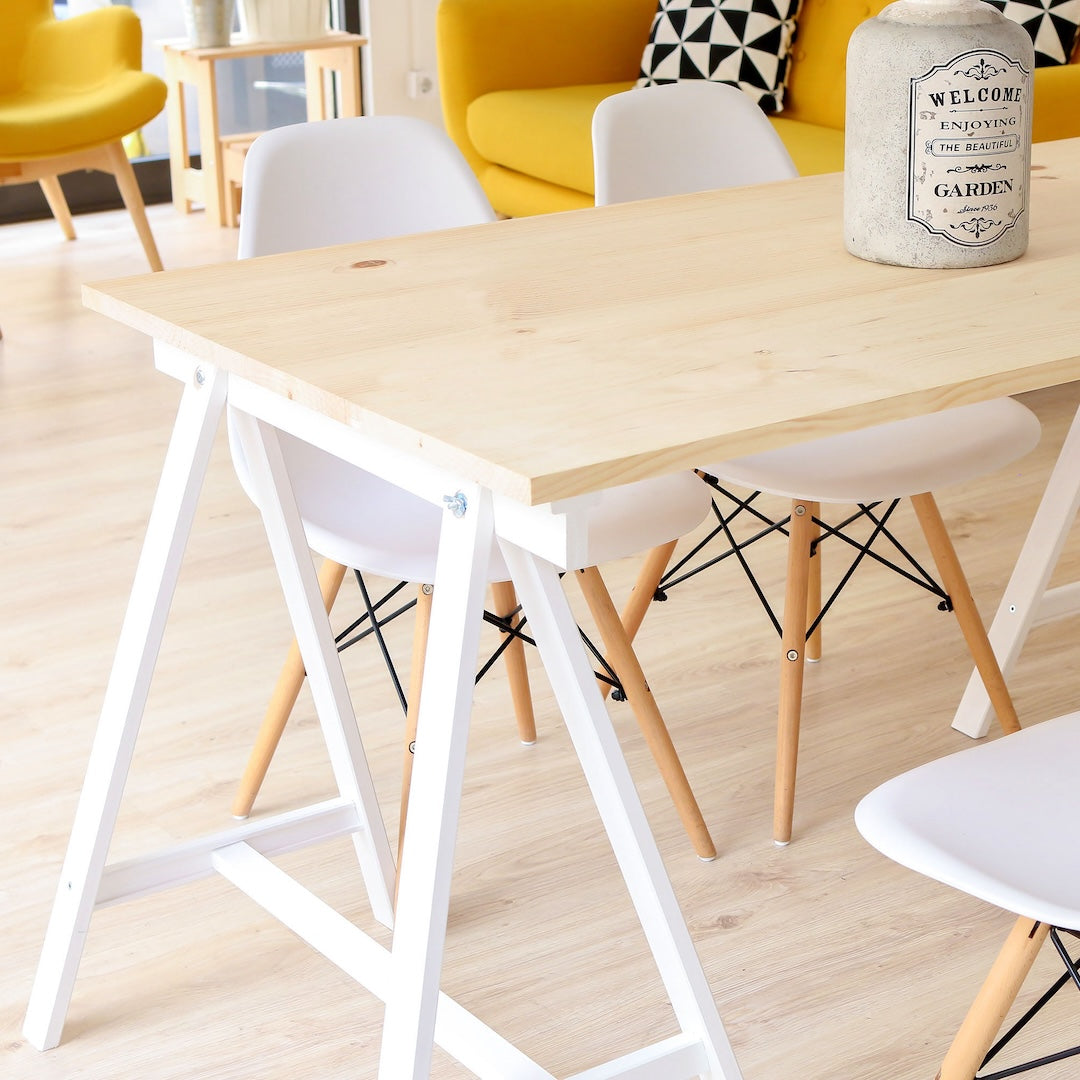 Astigarraga Kit Line Holzbock Deco Weiß als Esstisch mit Holzplatte und Stühlen